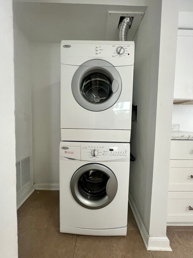 Building Photo - 29 Carver St