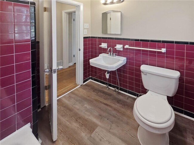 Building Photo - 228 Stoneybrook Dr