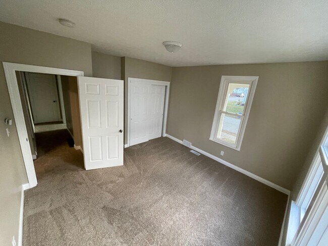 Building Photo - 256 Shepper Ave
