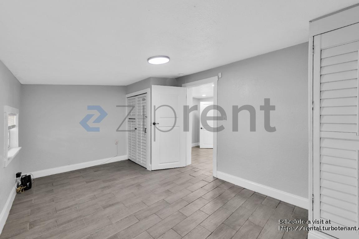 Building Photo - 9402 N 16th St