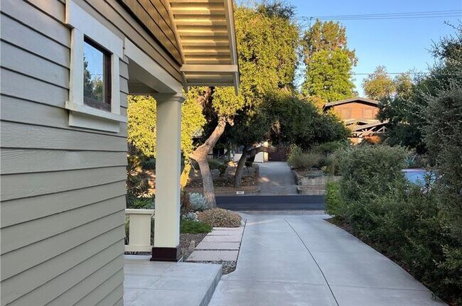 Building Photo - 1270 Mar Vista Ave