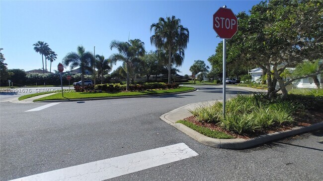 Building Photo - 8148 Sun Palm Dr
