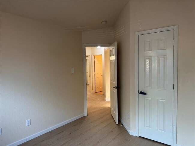 Building Photo - 1015 Remington Dr