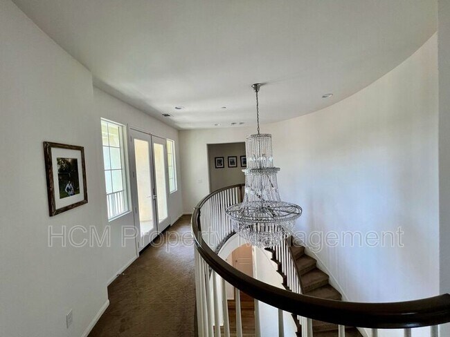 Building Photo - 33 Maduro St