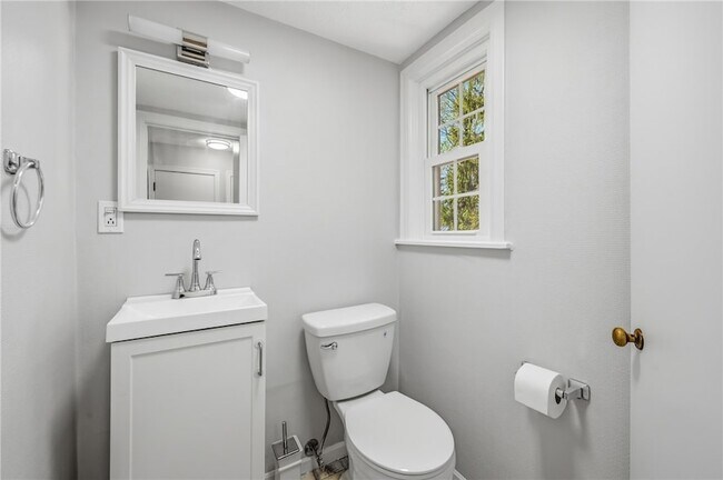 Building Photo - 1060 S Hermitage Rd