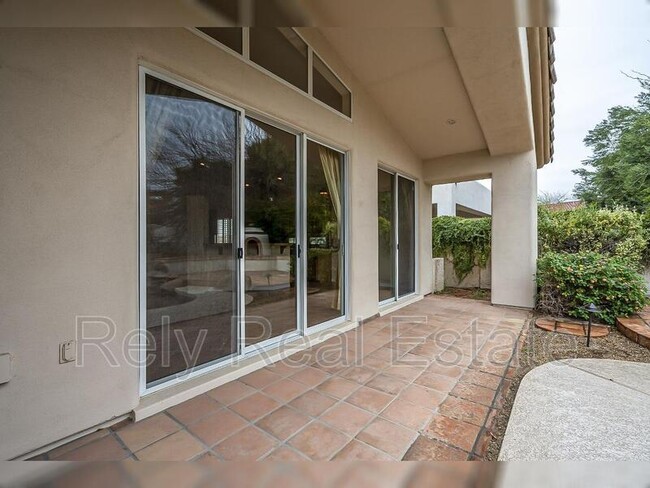 Building Photo - 4605 N Clear Creek Dr