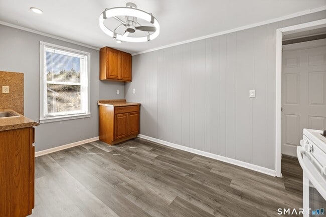 Building Photo - 62 Edgewood Rd