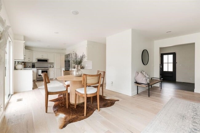 Building Photo - 4 Bedroom 2.5 Bath 2 Car Garage in Quail C...