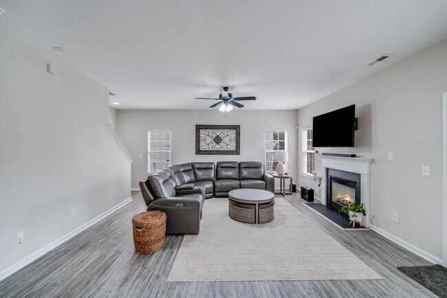 Living Room - 9535 Currier Rd
