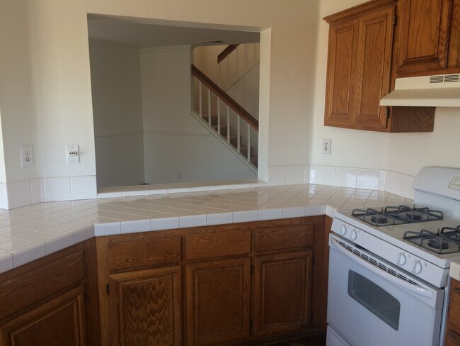Building Photo - Southridge 4bed 2bath Beauty!