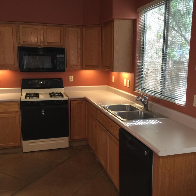 Building Photo - 3602 N Crest Ranch Dr