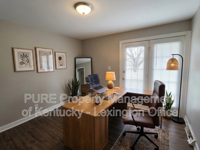 Building Photo - 444 Schenkel Ln