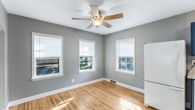 Building Photo - 828 15th St SW