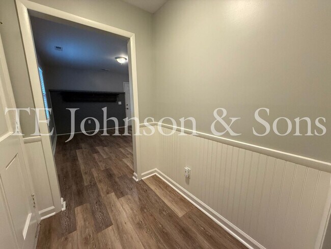 Building Photo - Modern Comfort with a Fenced Yard in Winston-Salem