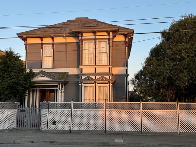 Building Photo - 801 Summer St