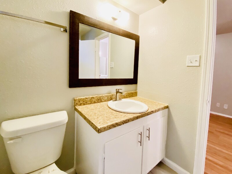 Building Photo - 3807 Englewood Cir
