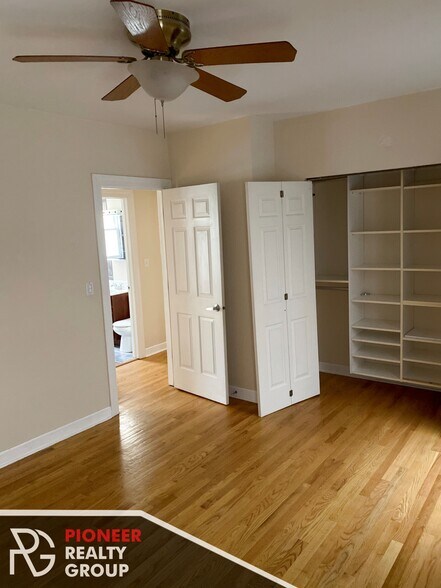 Building Photo - 628 W Roscoe St