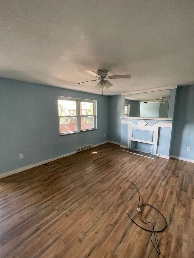 Building Photo - 2 bed 1.5 bath home in Pittsburgh Pa!