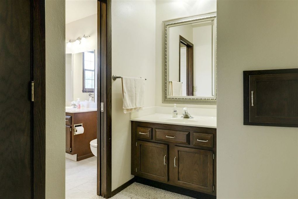 Vanity - 1140 S Bluemound Dr