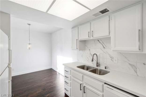 Building Photo - 3749 Carlyle Dr