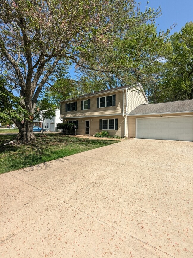 Primary Photo - 12 Admiral Ct