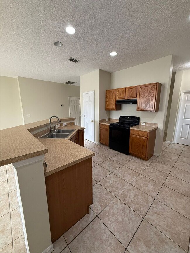 Building Photo - Chickasaw Place 3 Bedroom +Office or 4th B...