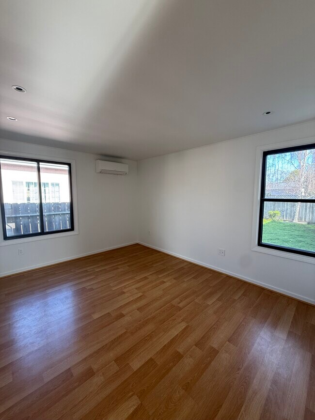 Building Photo - 330 Cuardo Ave