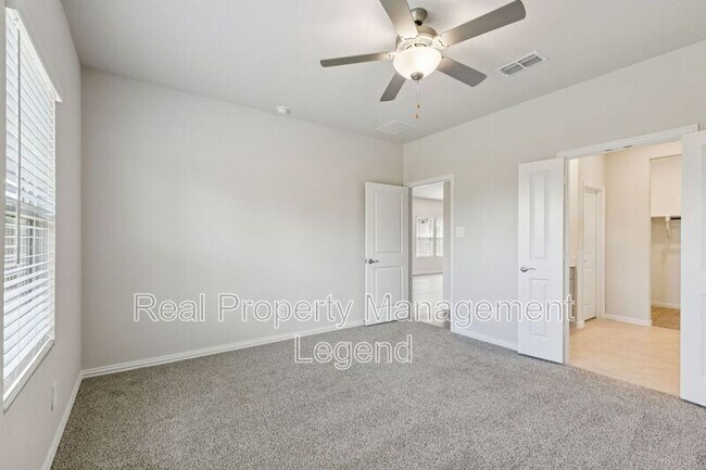 Building Photo - 606 Travine Dr
