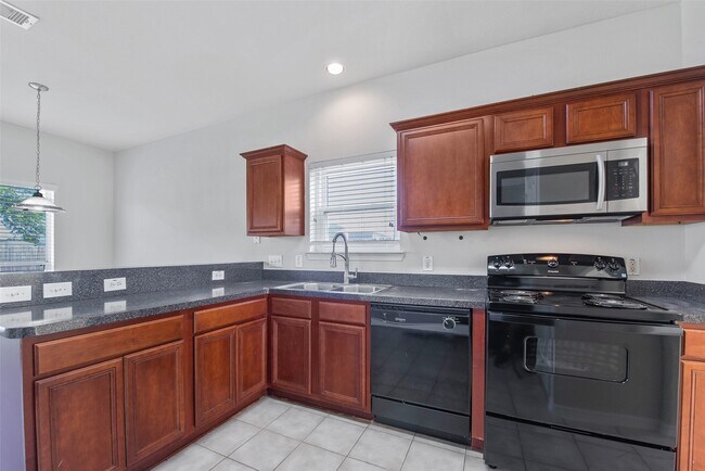 Building Photo - 131 Sunset Falls Dr