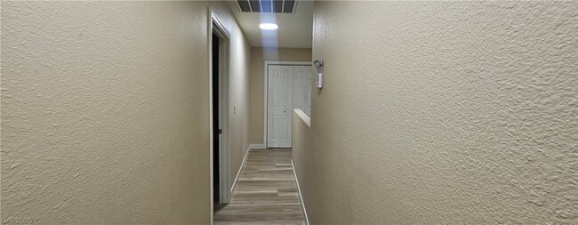 Building Photo - 313 Beethoven St