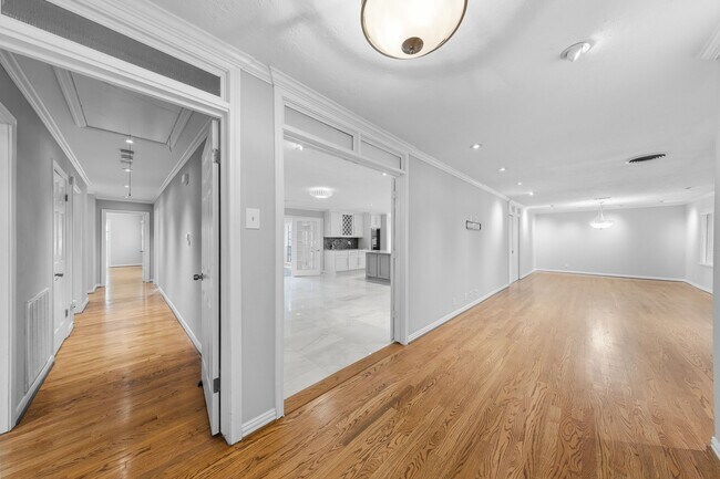 Building Photo - 3338 Prospect St