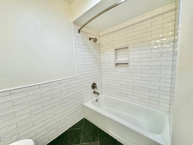 Building Photo - 6710 North 23rd Pl