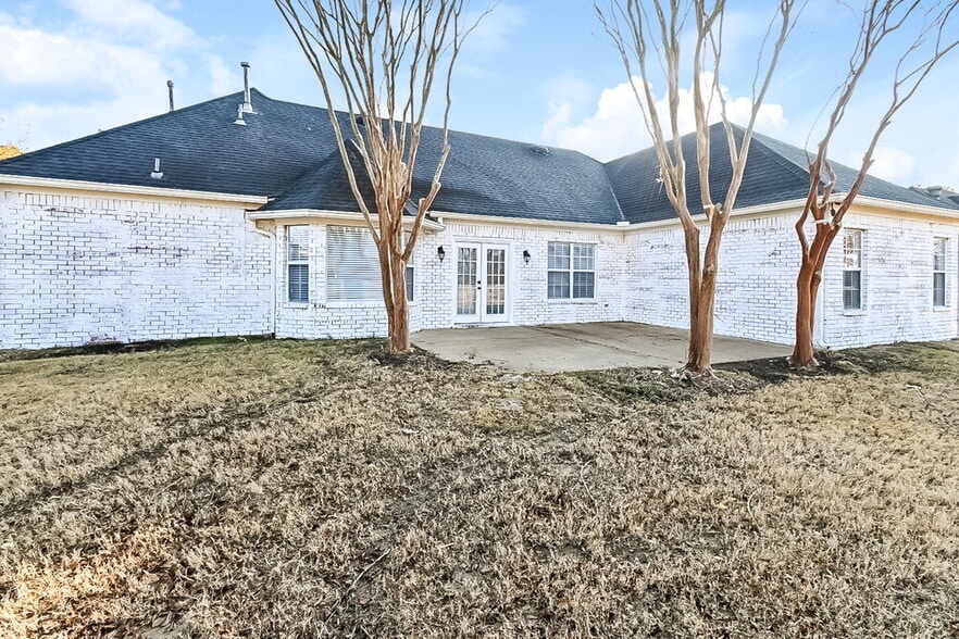 Building Photo - 3163 Big Ben S