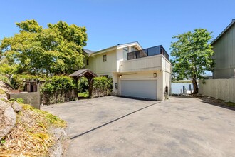 Building Photo - Strawberry Waterfront Residence