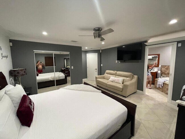 Building Photo - 584 Vossler Ave