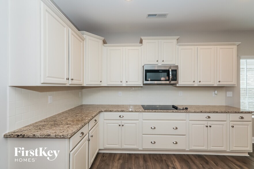 Building Photo - 2607 Whispering Way