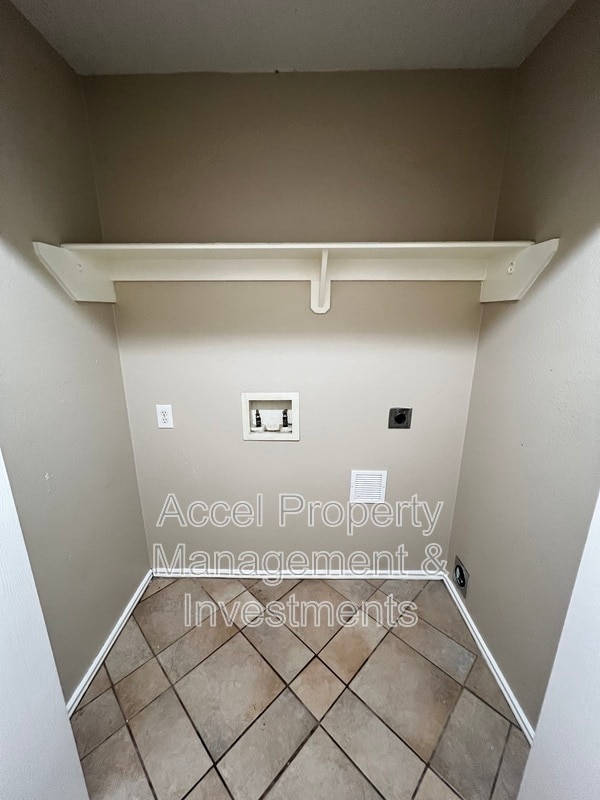 Building Photo - 3808 Bluebird Ave