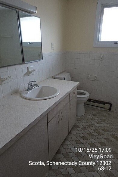 Building Photo - 68 Vley Rd