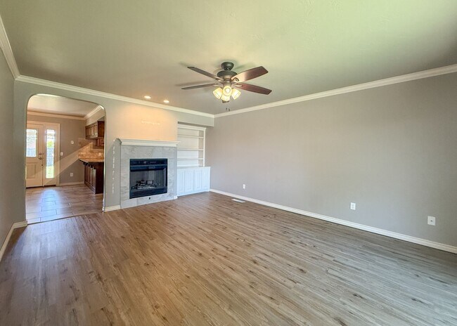Building Photo - 5 Bedrooms | 3 Bathrooms | 2 Car Garage | Moore Schools