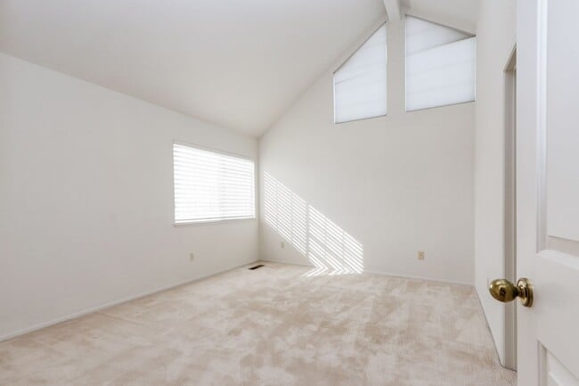 Building Photo - 3 Bed / 3 Bath single family home with huge backyard in Foster City. YouTube tour!!