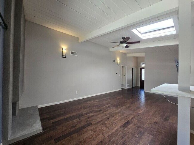 Building Photo - 5539 Baja Dr