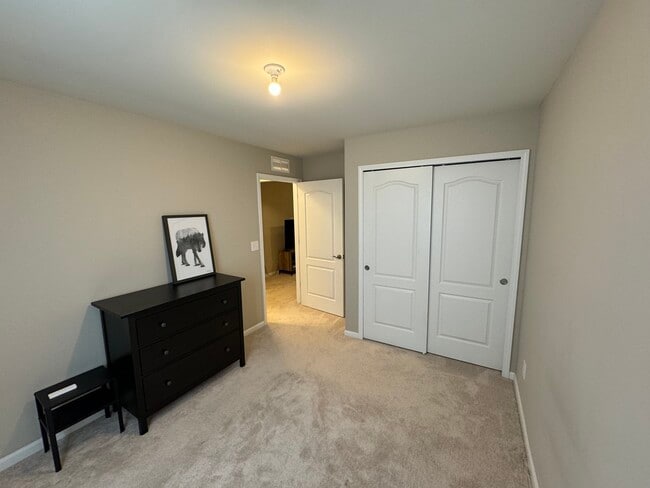 Building Photo - 50044 Norfolk Ct
