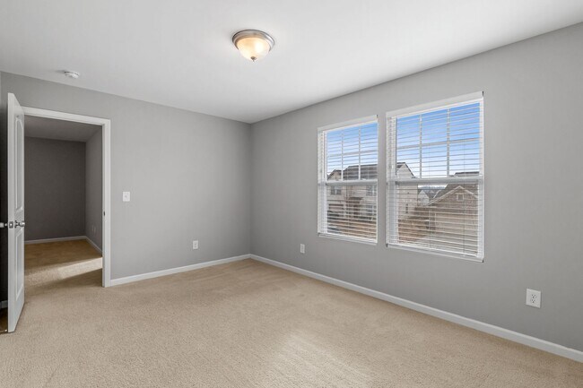 Building Photo - Newer Home in Reedy Fork, SS Appliance, Granite Counter-tops, Island, Office, Den, FP, Loft, Gara...