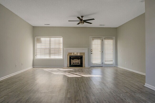 Building Photo - Cozy Comfort & Convenience: Your New 3 BR,...