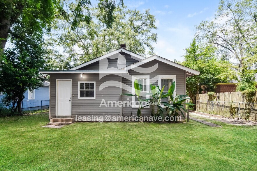 Building Photo - 2140 Winona Ave