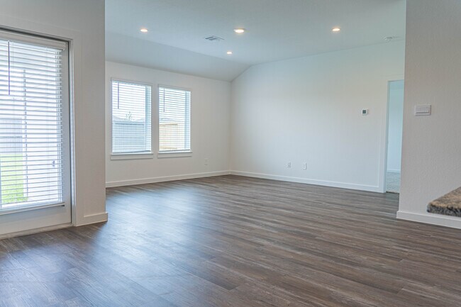 Building Photo - 1123 Sommerville Dr