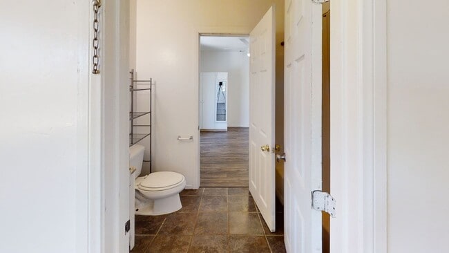 Building Photo - 7BD/3BA, Big Driveway!!