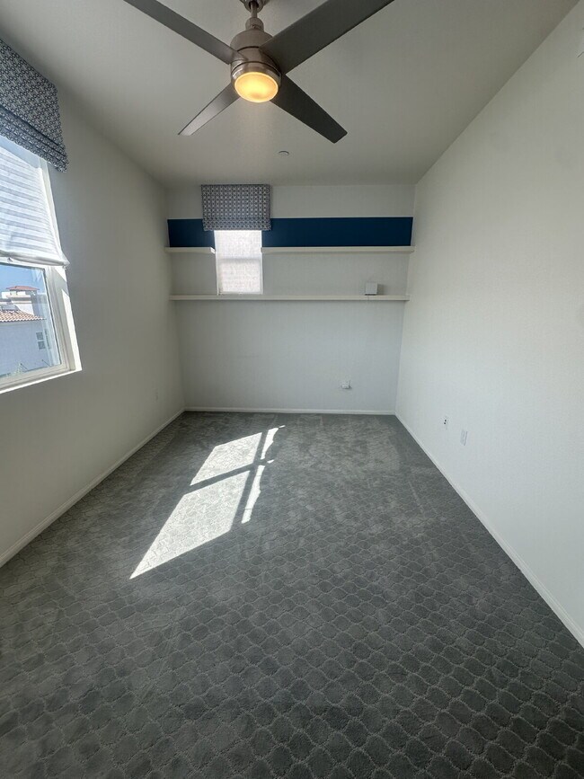 Building Photo - $4,200 - 4 Bed / 3.5 Bath Luxury Townhome in Suwerte Community in Otay Ranch
