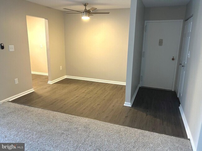 Building Photo - 803 Almond Ct