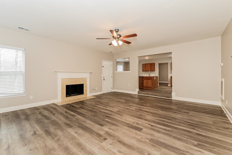 Building Photo - 257 Edison Dr